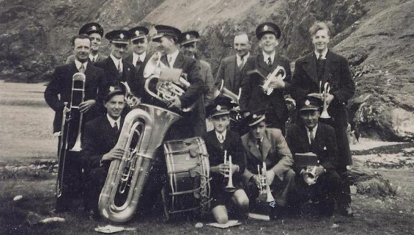 1946
